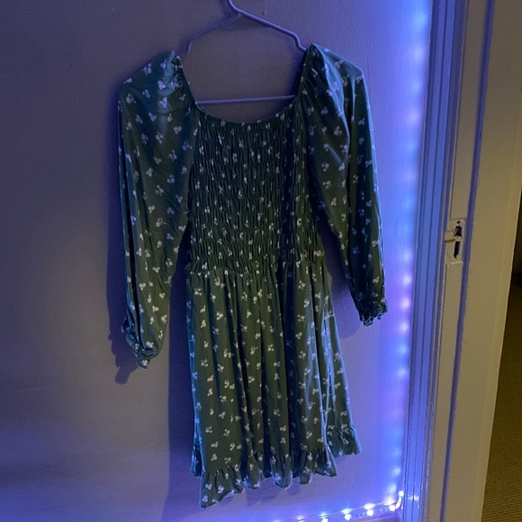 Green Dress with White Flowers - Picture 1 of 2